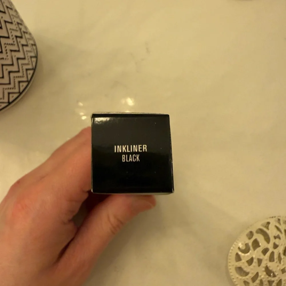 New - IL MAKIAGE Bold Black Eyeliner - Picture 3 of 3